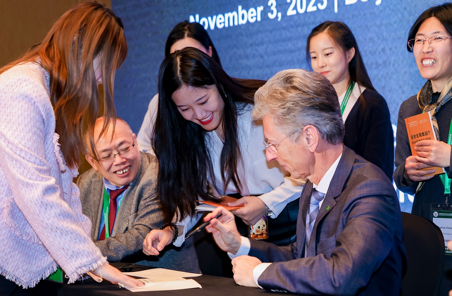 Headerbild Krska Signierstunde